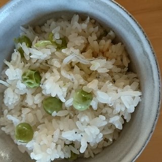 グリンピースとちりめんじゃこの炊き込みご飯